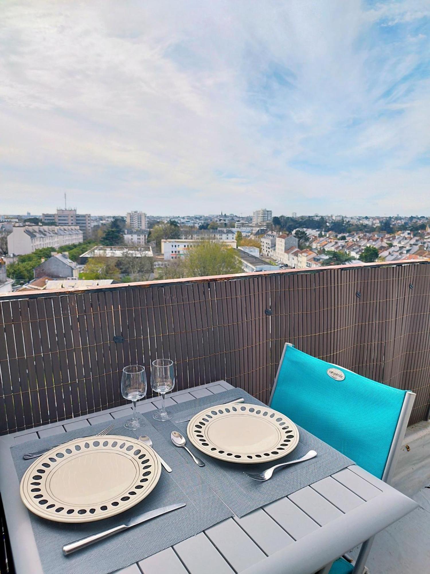 Charmant Appartement Lumineux - Dernier Etage Avec Balcon - Proche Centre-Ville 南特 外观 照片